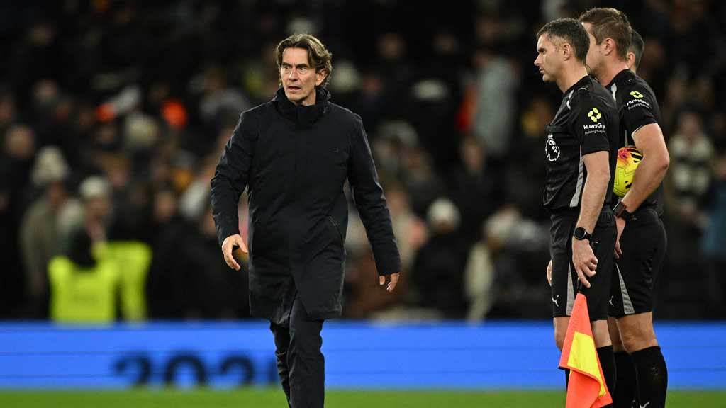 রেফারি নিয়ে প্রশ্ন তোলার ঝড় টটেনহ্যামের কোচের মুখে