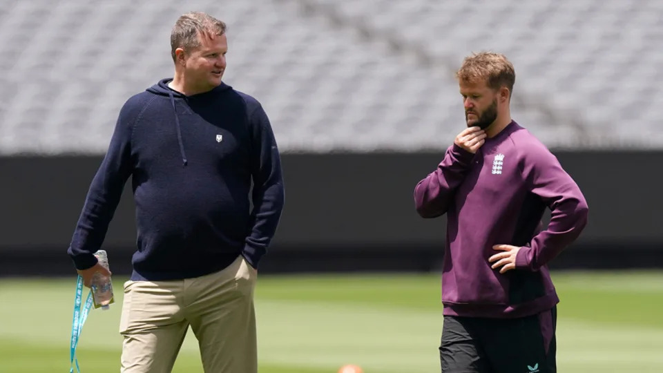 স্টোকস ডাকেটকে দিলেন পুরো সমর্থনের আশ্বাস