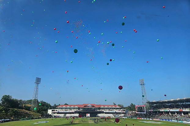 হাদির স্মৃতিতে নীরবতা ও বেলুন উড়িয়ে বিপিএল উদ্বোধন