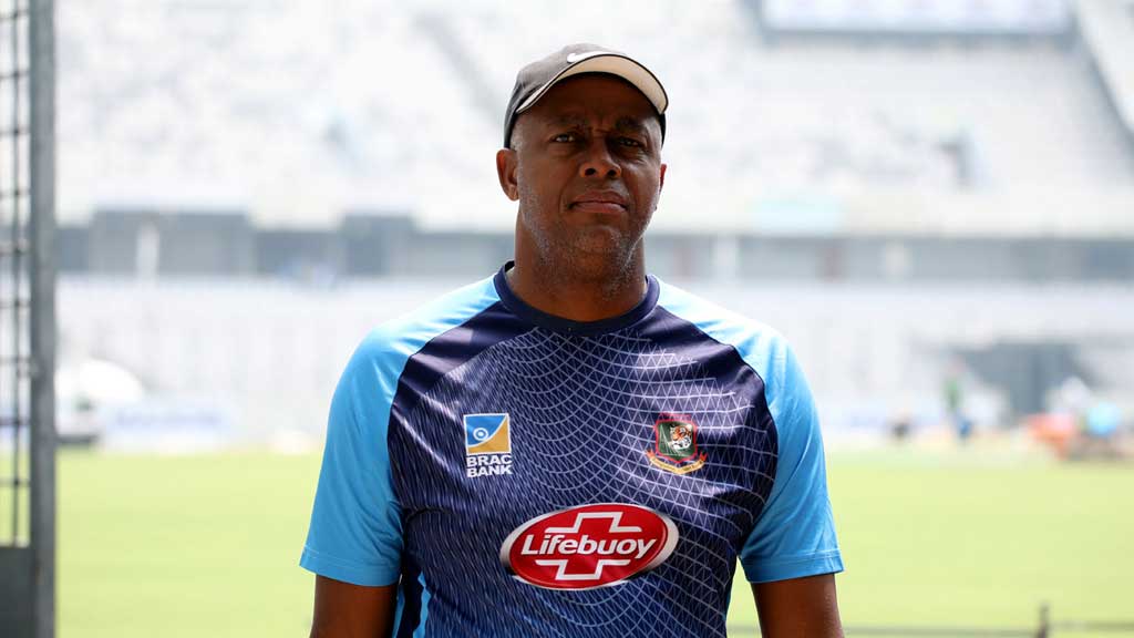 বিশ্বকাপে জিম্বাবুয়ের কোচিং দলে বাংলাদেশের সাবেক বোলিং কোচ
