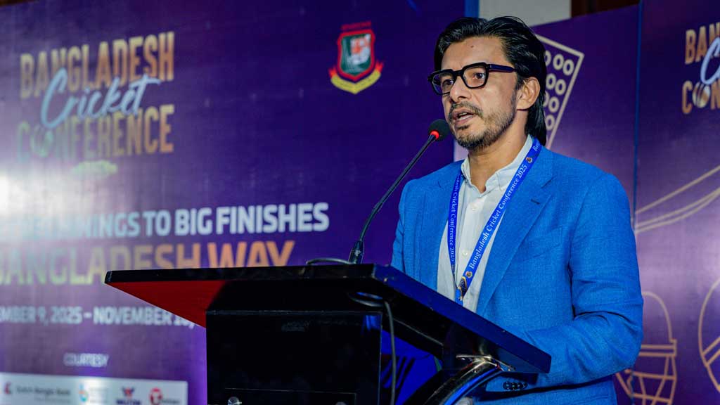 বিসিবি পরিচালকের পদ ছাড়লেন ইশতিয়াক সাদেক