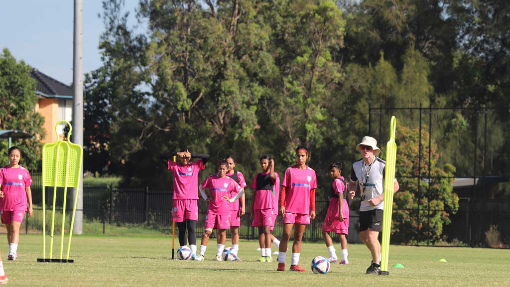 অস্ট্রেলিয়ার কন্ডিশন ও মাঠের সাথে মানিয়ে নিতে ব্যস্ত নারী দল