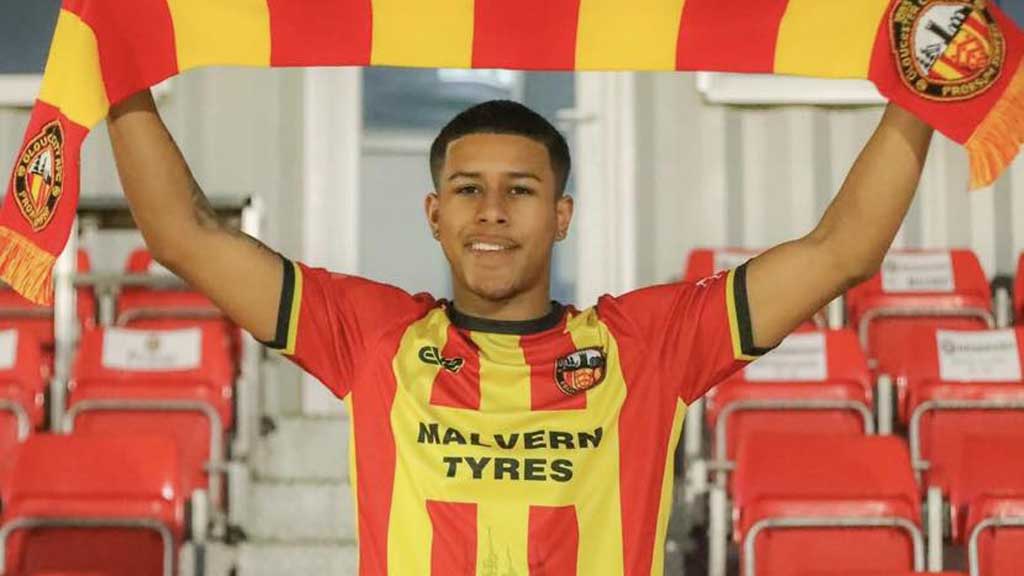 ইংলিশ ফুটবলে ফিরলেন বাংলাদেশের কিউবা মিচেল