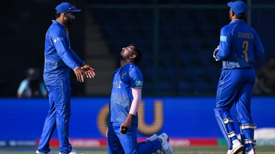 কানাডাকে হারিয়ে রোমাঞ্চকর জয় তুলে নিল আরব আমিরাত