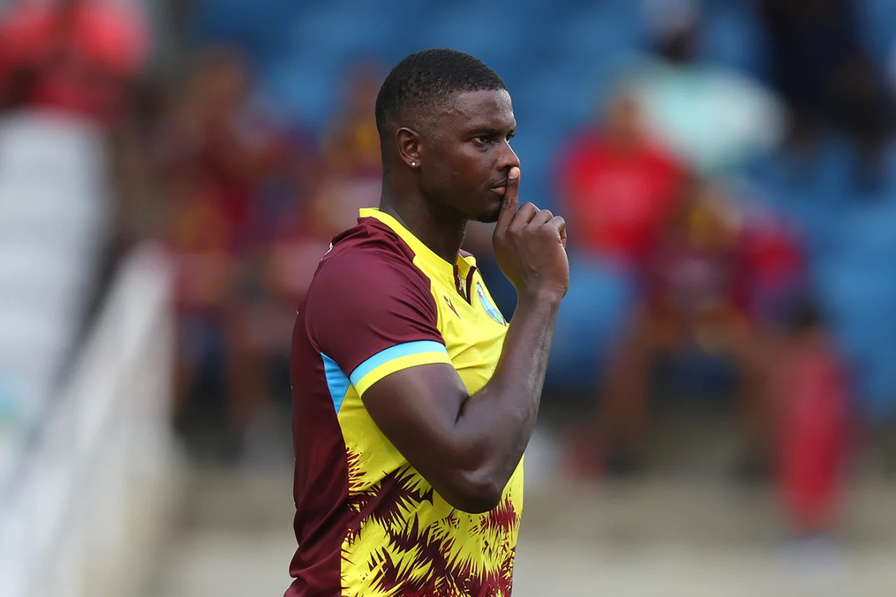 হোল্ডারের রেকর্ডময় ম্যাচ, গড়লেন জোড়া কীর্তি