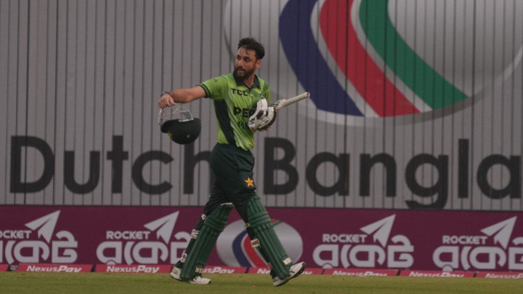 গ্লাভস-হেলমেট ছুড়ে মারায় শাস্তি পেলেন সালমান