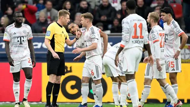 দুই লাল কার্ডের ধাক্কা সামলে বায়ার্নের রোমাঞ্চকর ড্র