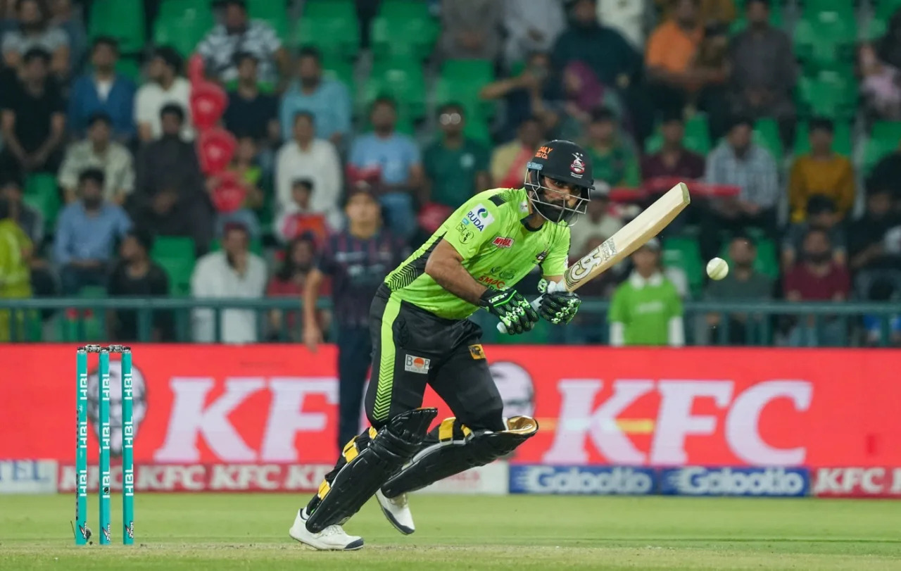 পিএসএলে বল টেম্পারিং কাণ্ডে নিষিদ্ধ হতে পারেন ফাখার জামান