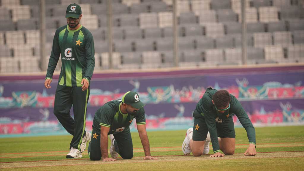 পুরোনো ক্ষোভ ভুলে মিরপুরের উইকেটে মুগ্ধ পাকিস্তান কোচ