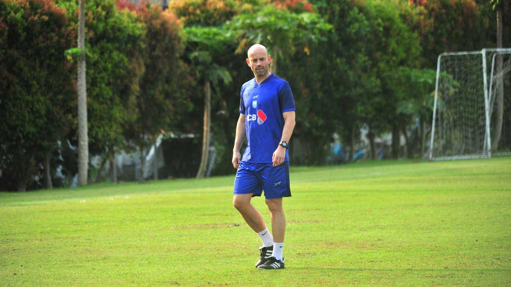 বিদেশের মাটিতে হারের বৃত্ত ভাঙতে মরিয়া কাবরেরা