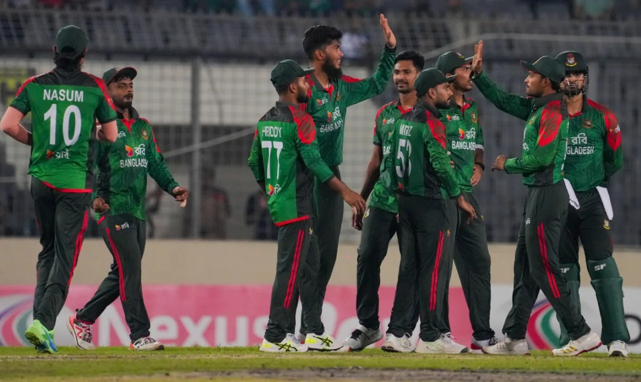 মাত্র ২০০ টাকায় মাঠে বসে দেখুন বাংলাদেশ-পাকিস্তান ম্যাচ