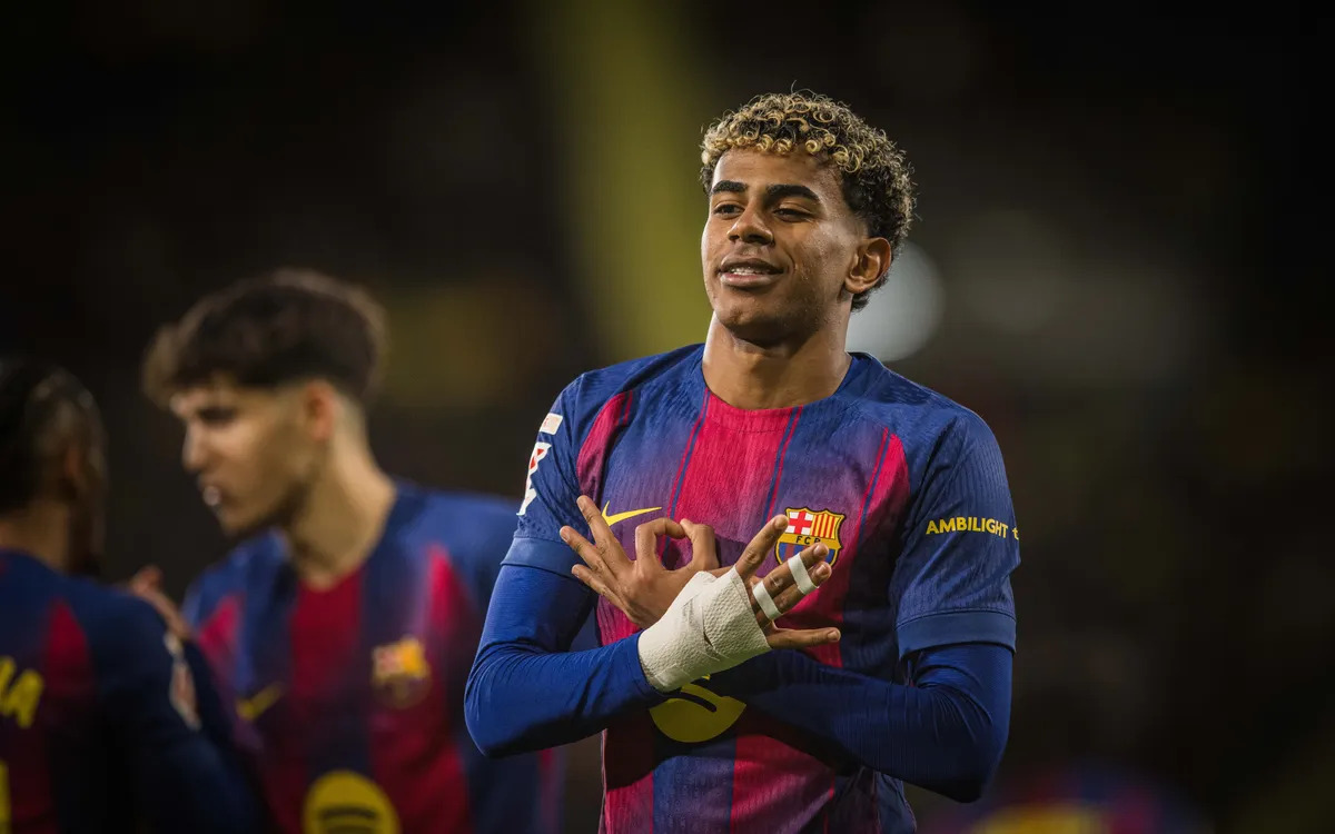 ইয়ামালকে আগলে রাখার প্রতিশ্রুতি বার্সা কোচ ফ্লিকের