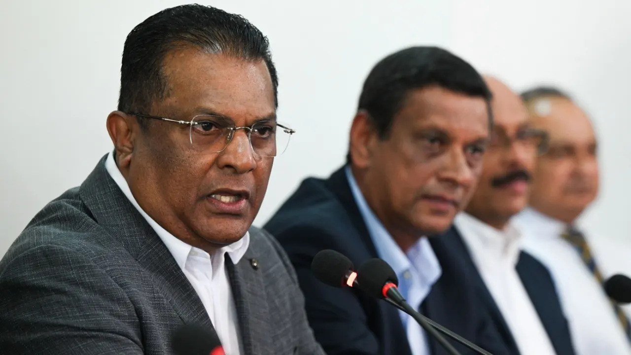 জনরোষের মুখে লঙ্কান ক্রিকেট বোর্ডের পতন আর পদত্যাগ করলেন শাম্মি সিলভা