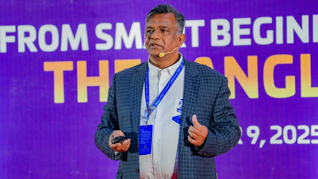 নিজেকেই বিসিবির বৈধ সভাপতি দাবি করে আইসিসির হস্তক্ষেপ চাইলেন আমিনুল