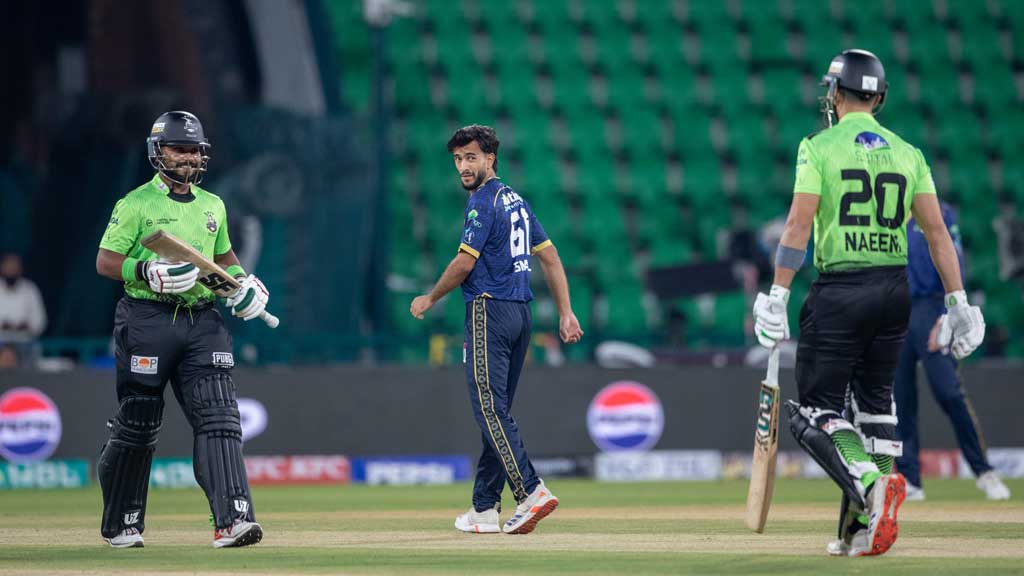 পিএসএলে ওপেনিংয়ে ফিরেই পারভেজের ১৯ বলে ৪৫ রানের ঝড়