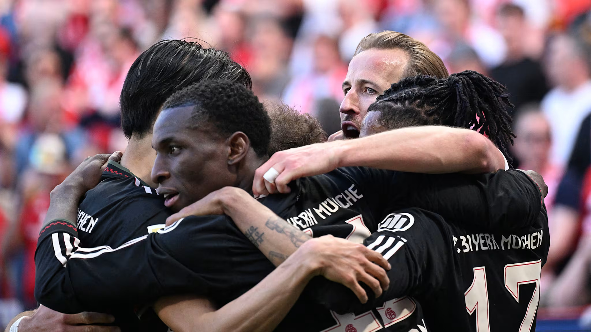 প্রথমার্ধে ৩ গোল হজম করেও অবিশ্বাস্য জয় বায়ার্ন মিউনিখের