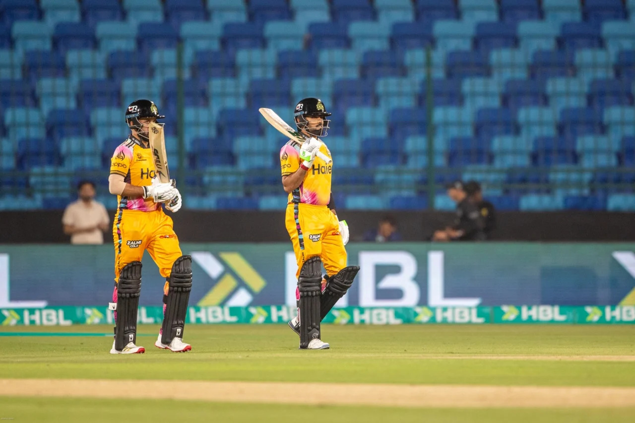 ফিফটির ‘সেঞ্চুরি’ পূর্ণ করলেন বাবর আজম