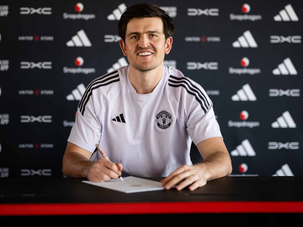 বেতন কমিয়ে ইউনাইটেডের সঙ্গে নতুন চুক্তি করলেন হ্যারি ম্যাগুইয়ার