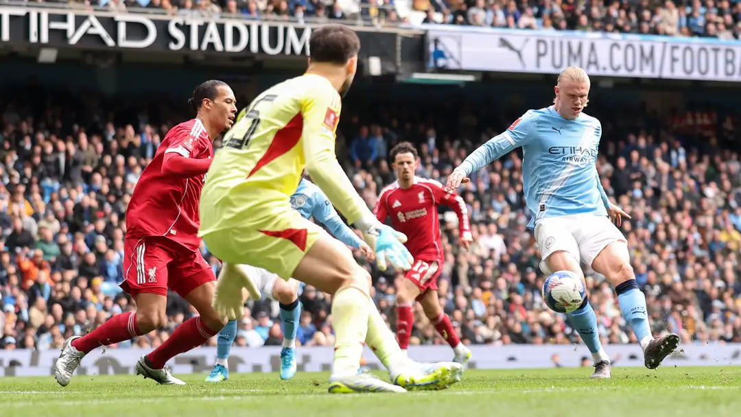 হলান্ডের হ্যাটট্রিকে লিভারপুলকে বিধ্বস্ত করল ম্যানচেস্টার সিটি