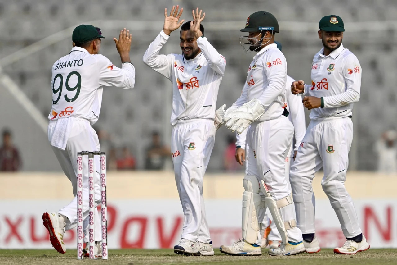 হতাশা ভুলে তৃতীয় দিনের দিকে তাকিয়ে বাংলাদেশ