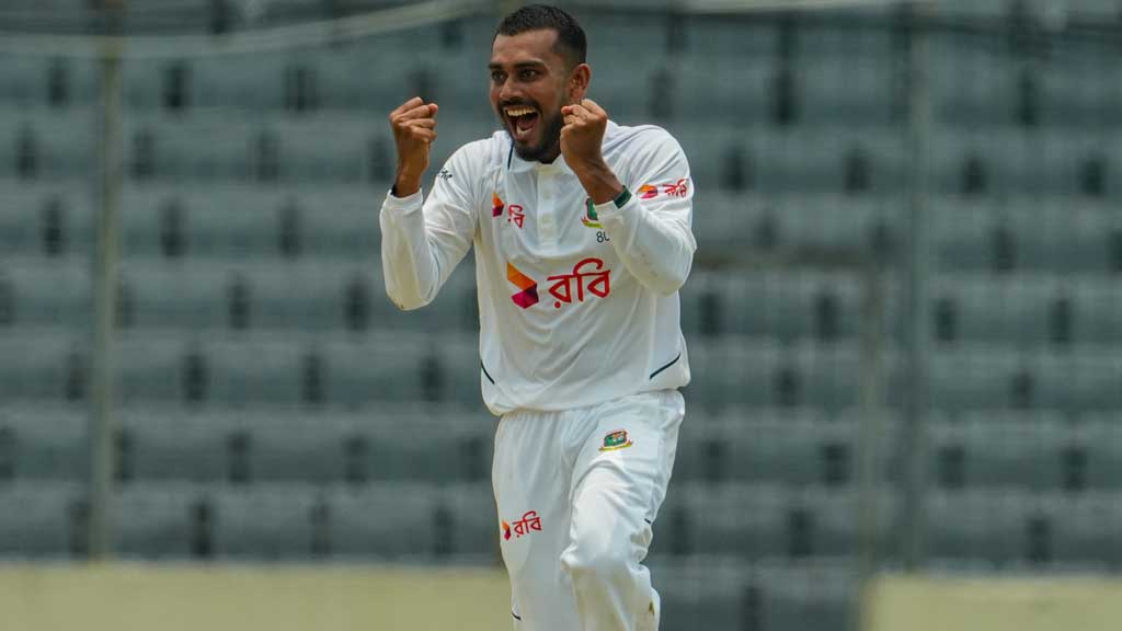 ১৪তম ফাইফার মিরাজের স্পিনে দিশেহারা পাকিস্তান